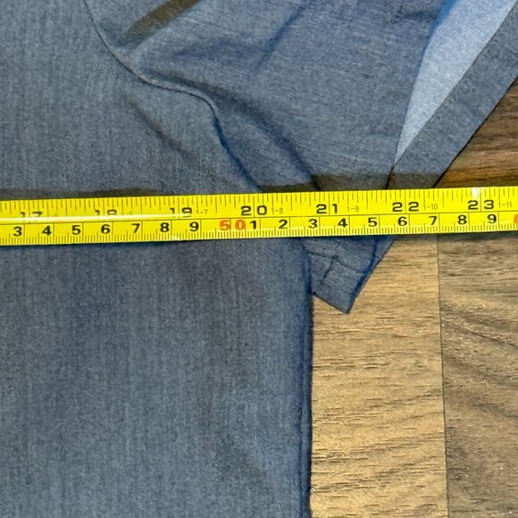 FIGS Scrub Top Women’s Size Large Gray Medical Uniform V-Neck Workwear - Picture 4 of 6